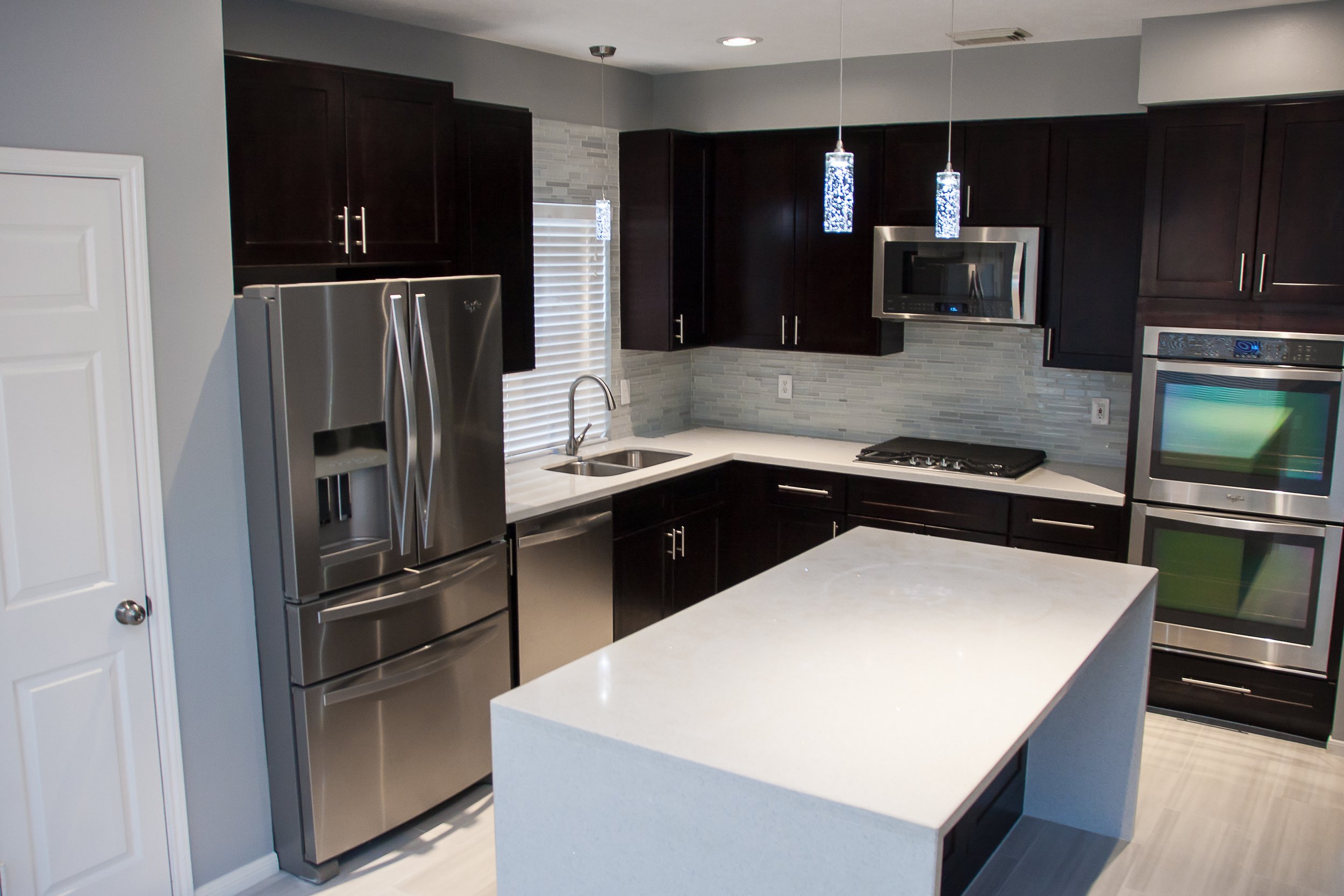 Contemporary Kitchen with White Carrara Quartz